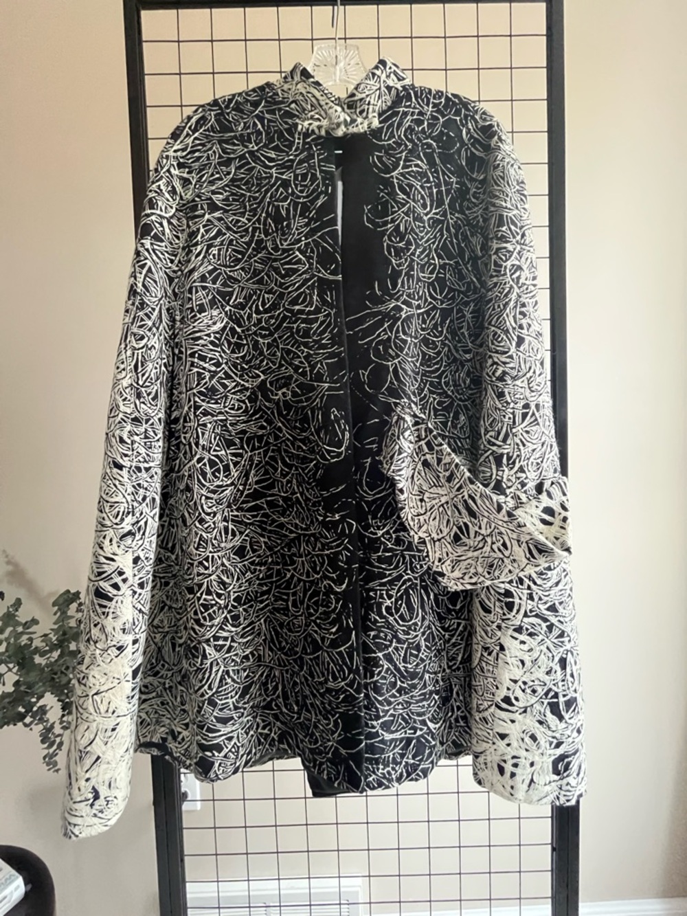 Black & White Abstract Print cape